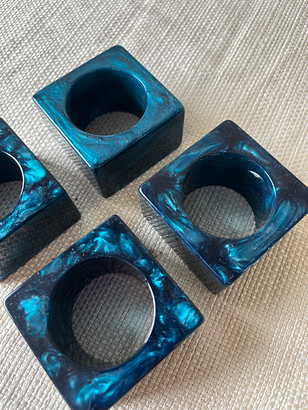Vintage Lucite Napkin Rings – Set of 4