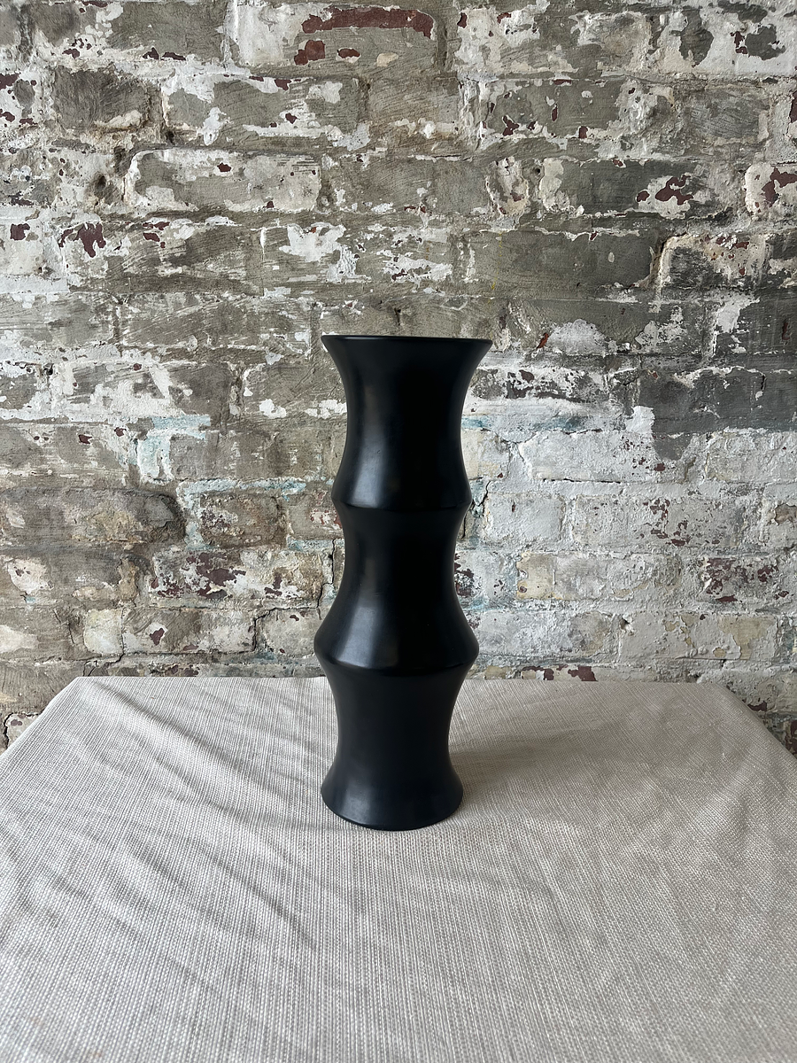 Sculptural Black Vase - Modern Minimalist Design
