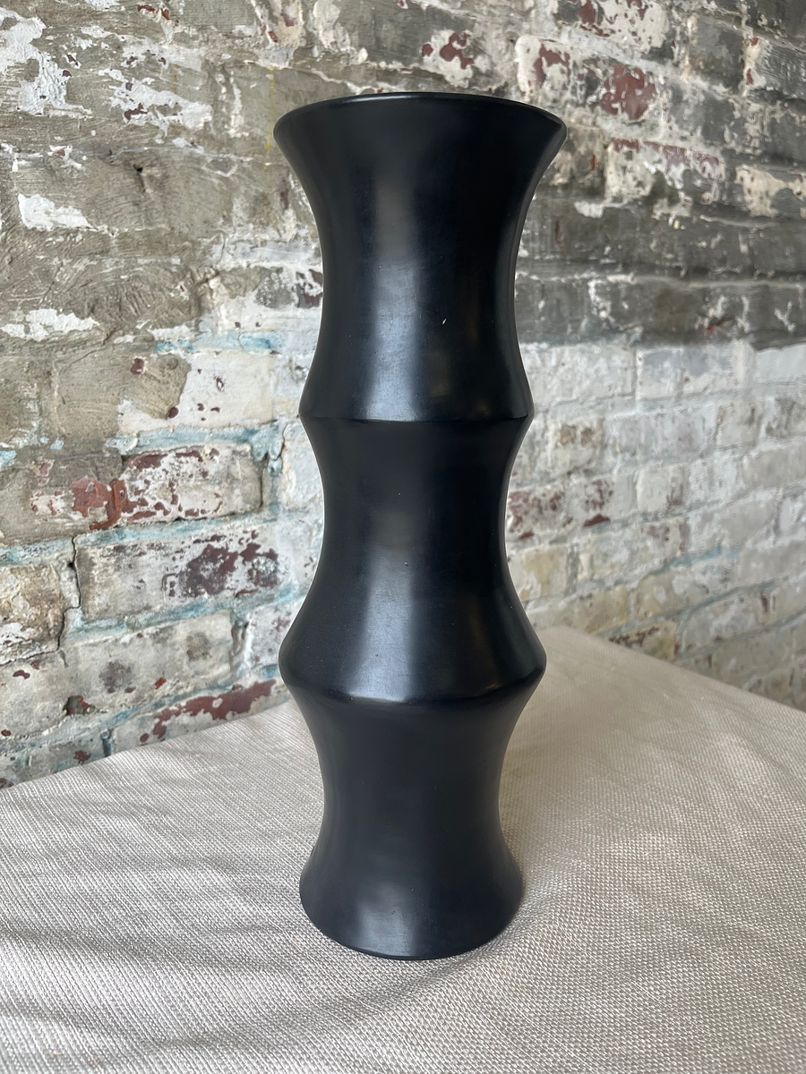 Sculptural Black Vase - Modern Minimalist Design