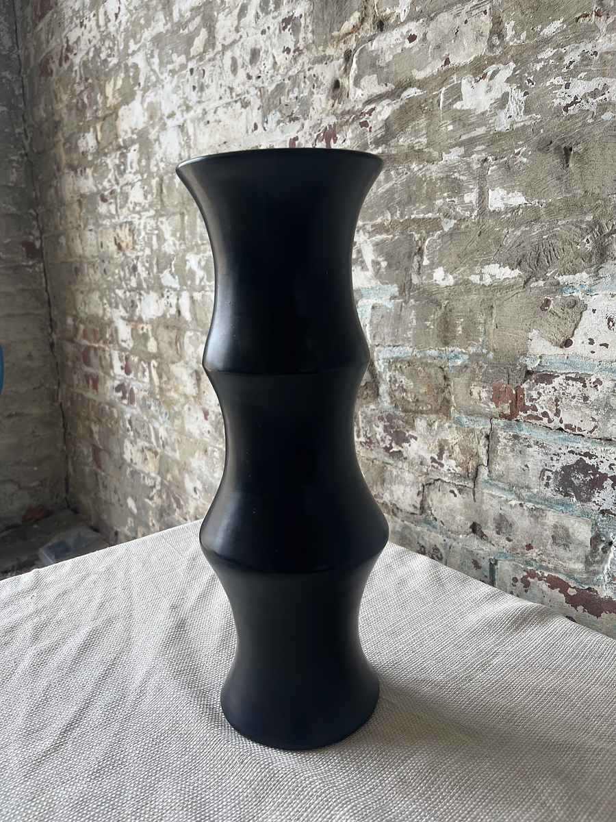 Sculptural Black Vase - Modern Minimalist Design