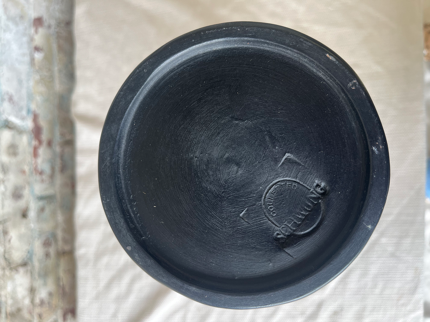 Sculptural Black Vase - Modern Minimalist Design