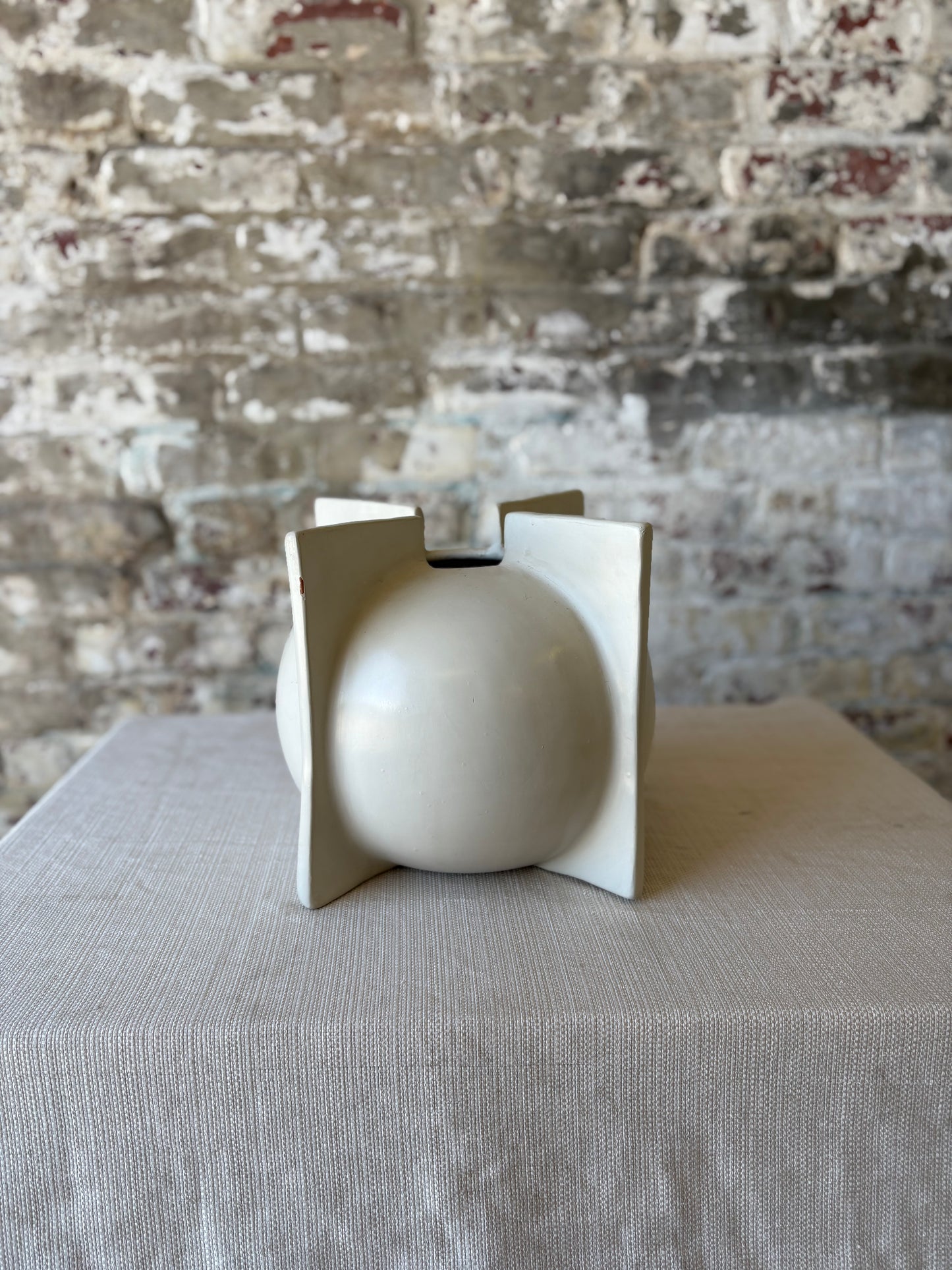 Tadelakt Round Vase Egg Shell