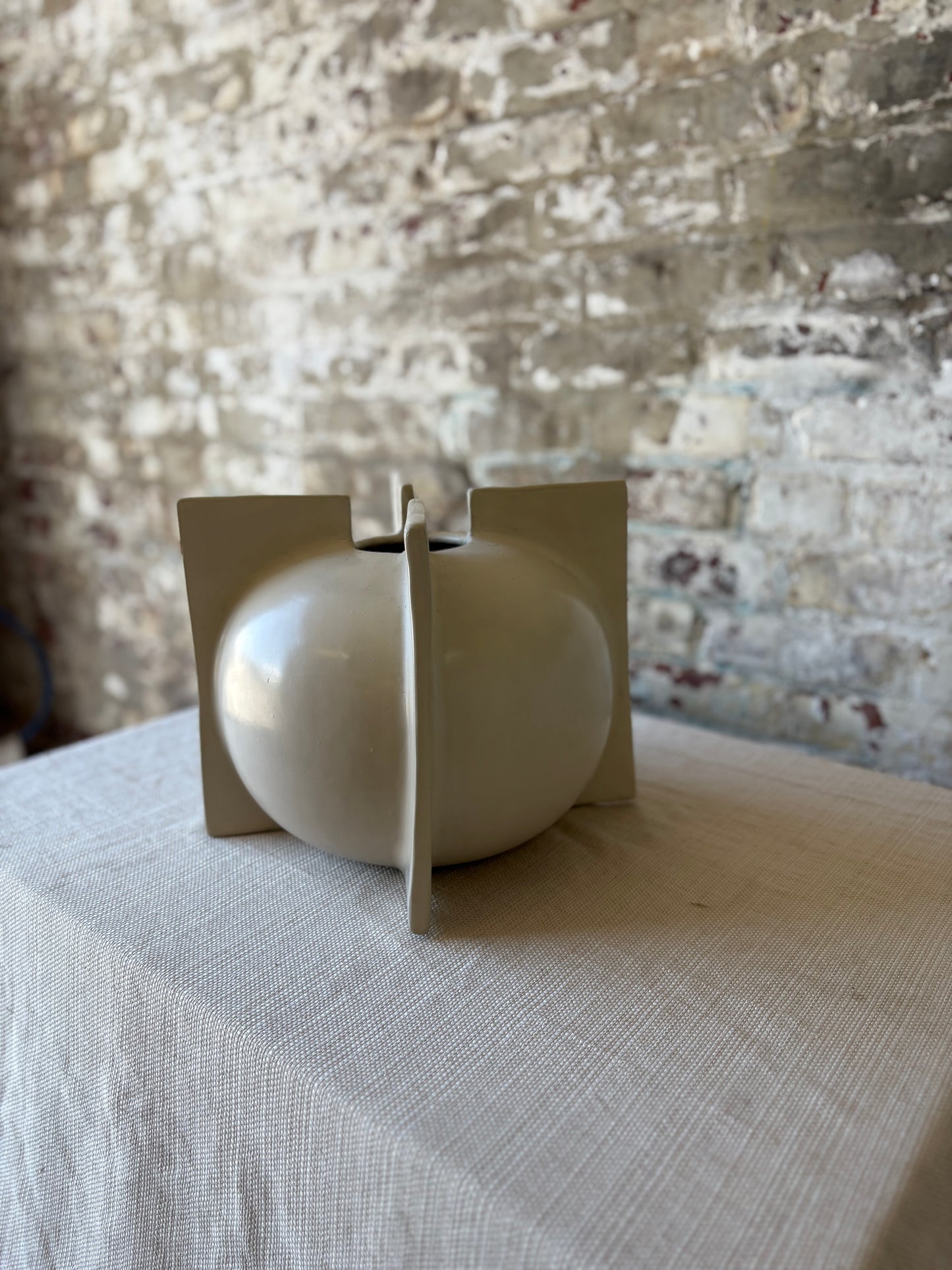 Tadelakt Round Vase Egg Shell