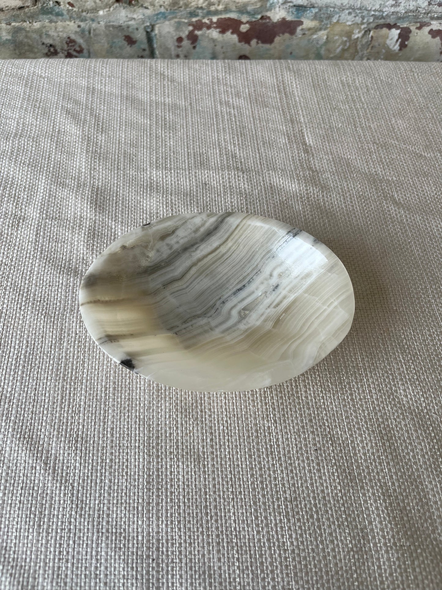Hand-Carved Onyx Trinket Dish – Elegant Decorative Accent