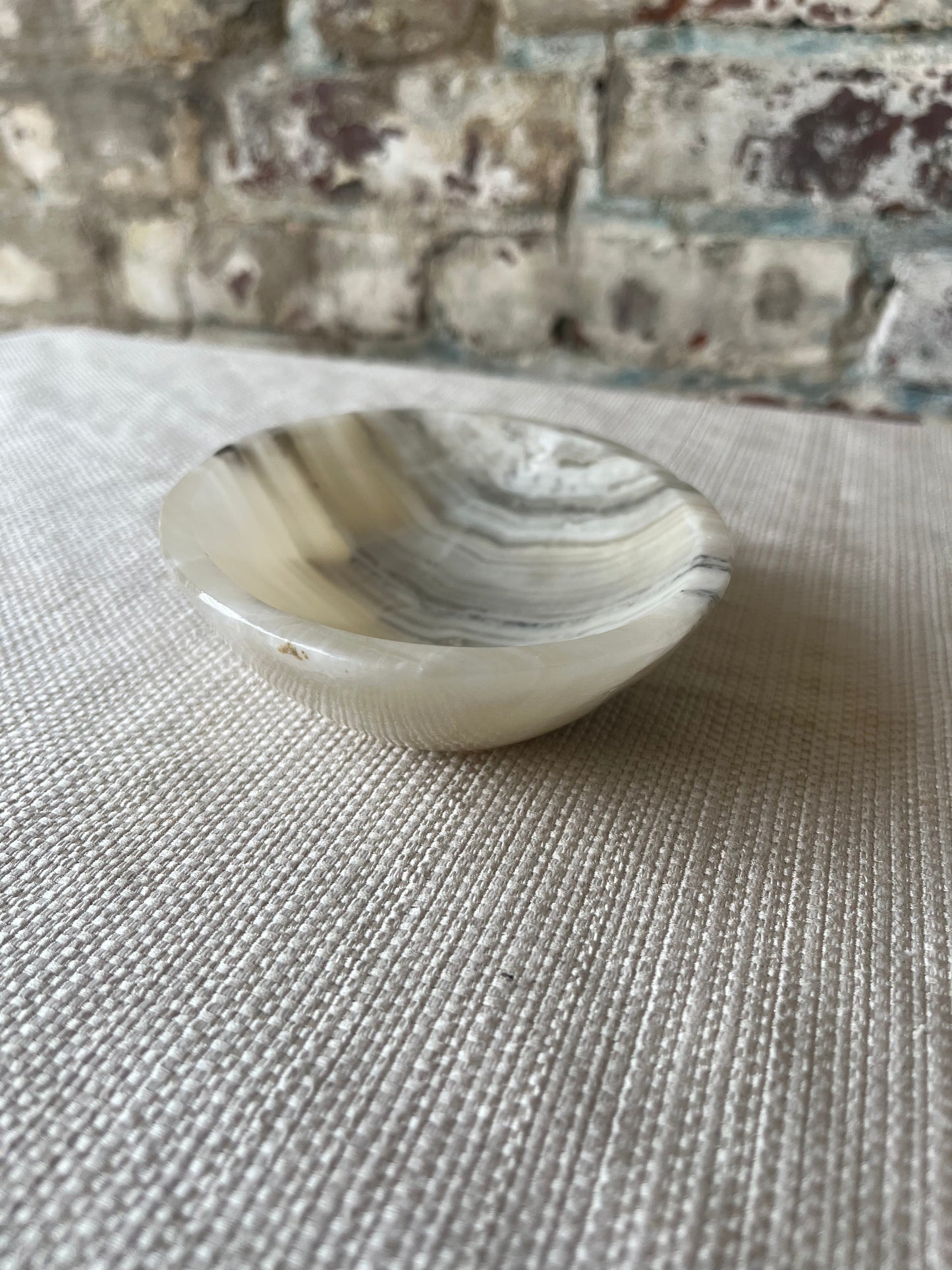 Hand-Carved Onyx Trinket Dish – Elegant Decorative Accent