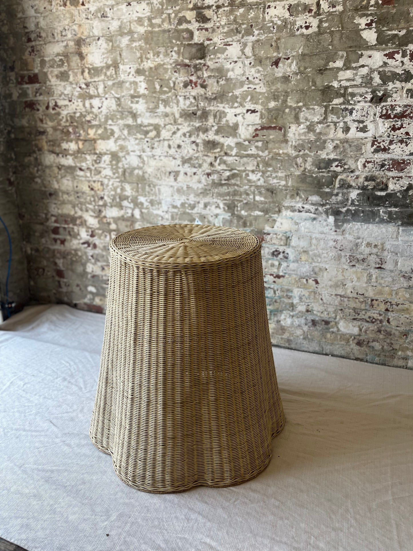 Context Side Table (3 available)