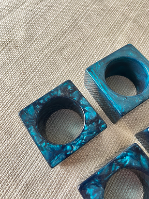 Vintage Lucite Napkin Rings – Set of 4