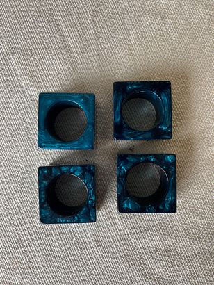 Vintage Lucite Napkin Rings – Set of 4