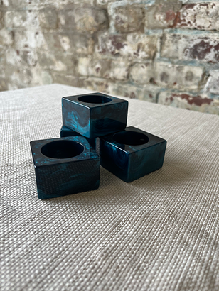 Vintage Lucite Napkin Rings – Set of 4