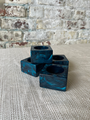 Vintage Lucite Napkin Rings – Set of 4