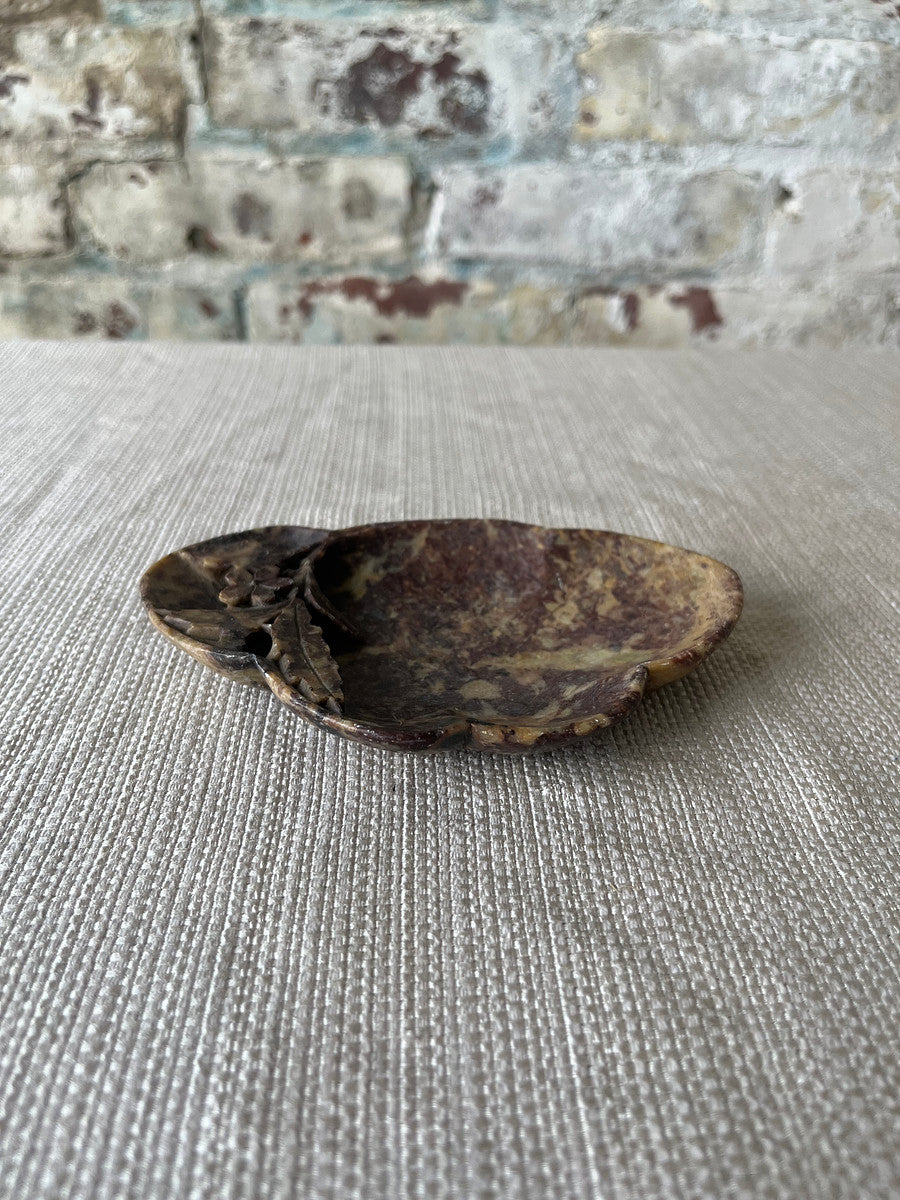 Vintage Hand-Carved Marble Flower Soap Dish – Made in China
