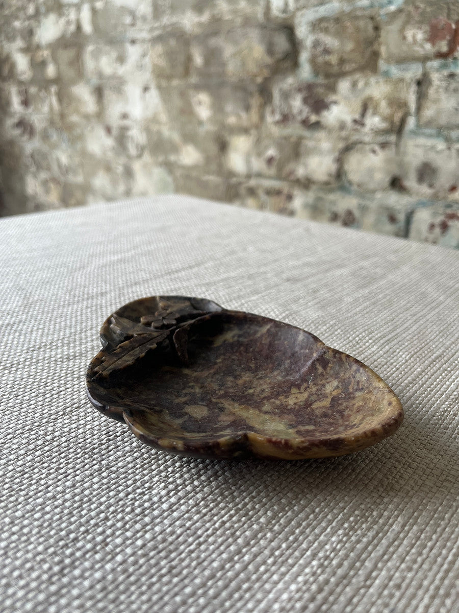 Vintage Hand-Carved Marble Flower Soap Dish – Made in China