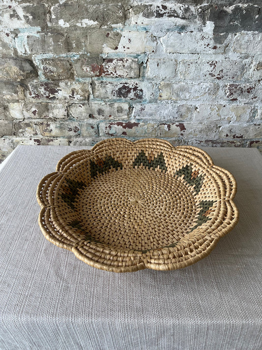 Vintage Handwoven Palm Basket Tray – Scalloped Edge with Geometric Detailing