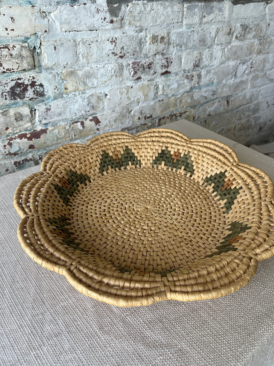 Vintage Handwoven Palm Basket Tray – Scalloped Edge with Geometric Detailing