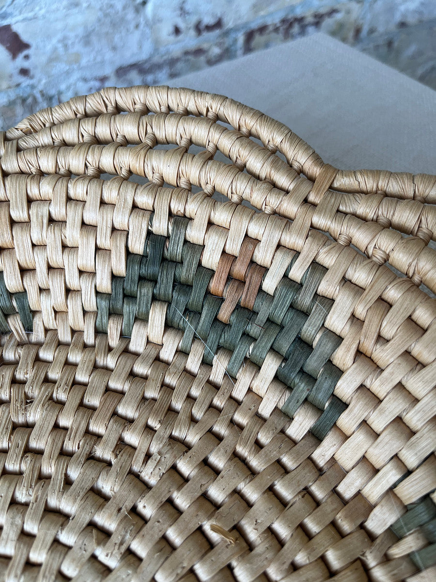 Vintage Handwoven Palm Basket Tray – Scalloped Edge with Geometric Detailing